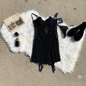 Fredericks of Hollywood two piece negligee & matching panty set!